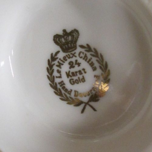 Beautiful Vintage Hand Decorated 24 Karat Gold Le Mieux Decanter W Demitasse Hawksworth Manor